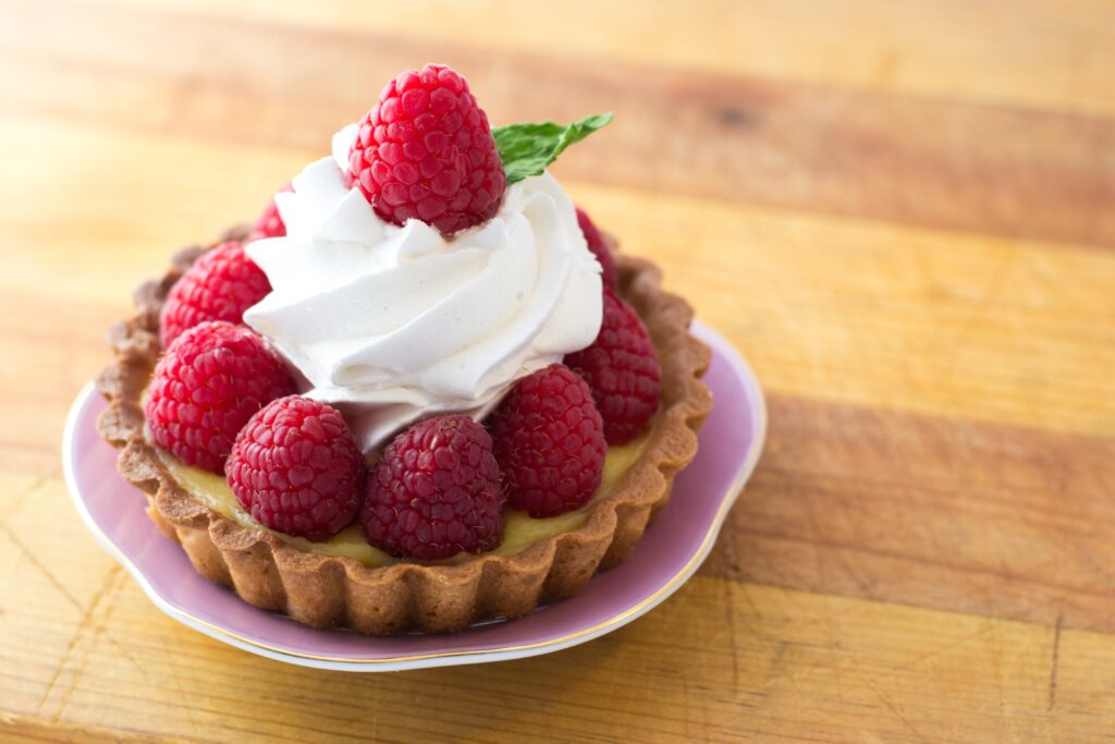 Delicious Raspberry Tartlet Wallpaper Background with Cream & Mint