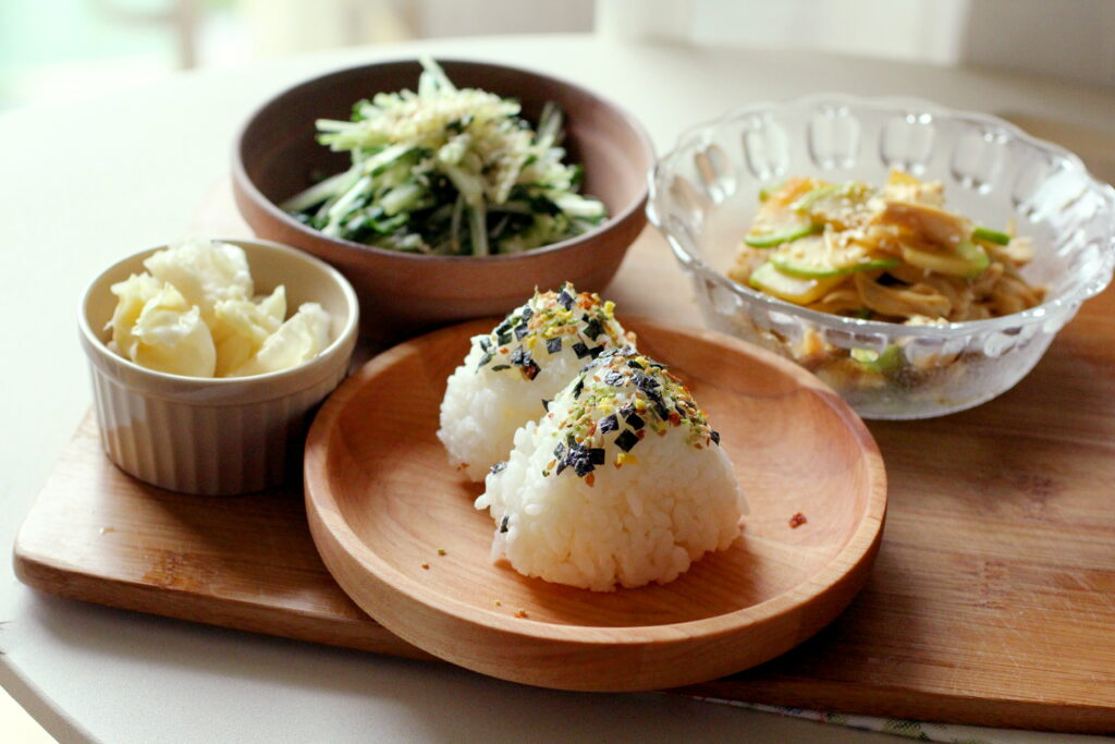 Wholesome Rice Balls with Nori, Cucumber Salad & Cabbage - Wallpaper