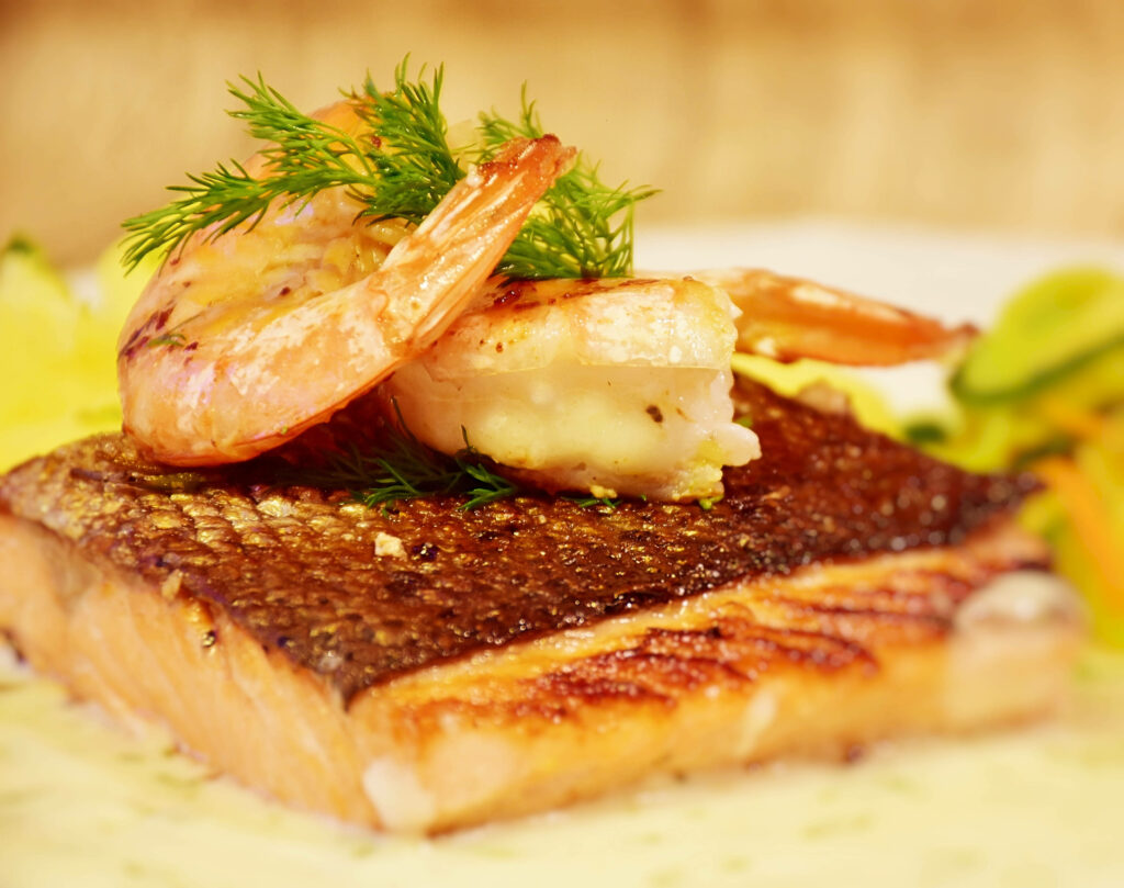 Delicious Grilled Salmon & Scampi Wallpaper with Vibrant Vegetables