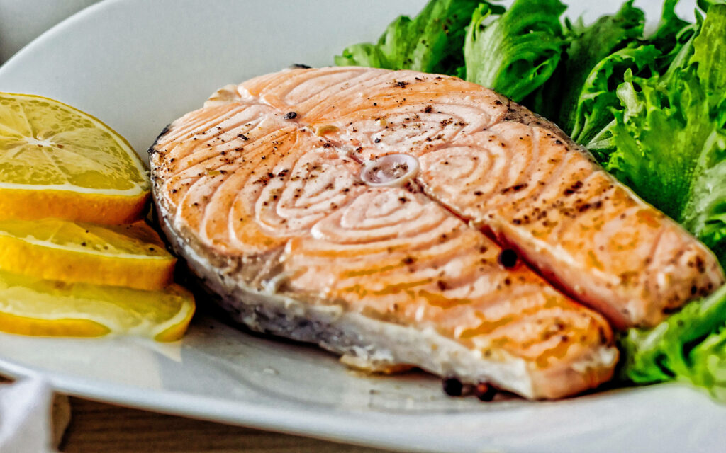Seasoned Salmon Steak with Lemon & Lettuce - Beautiful Wallpaper
