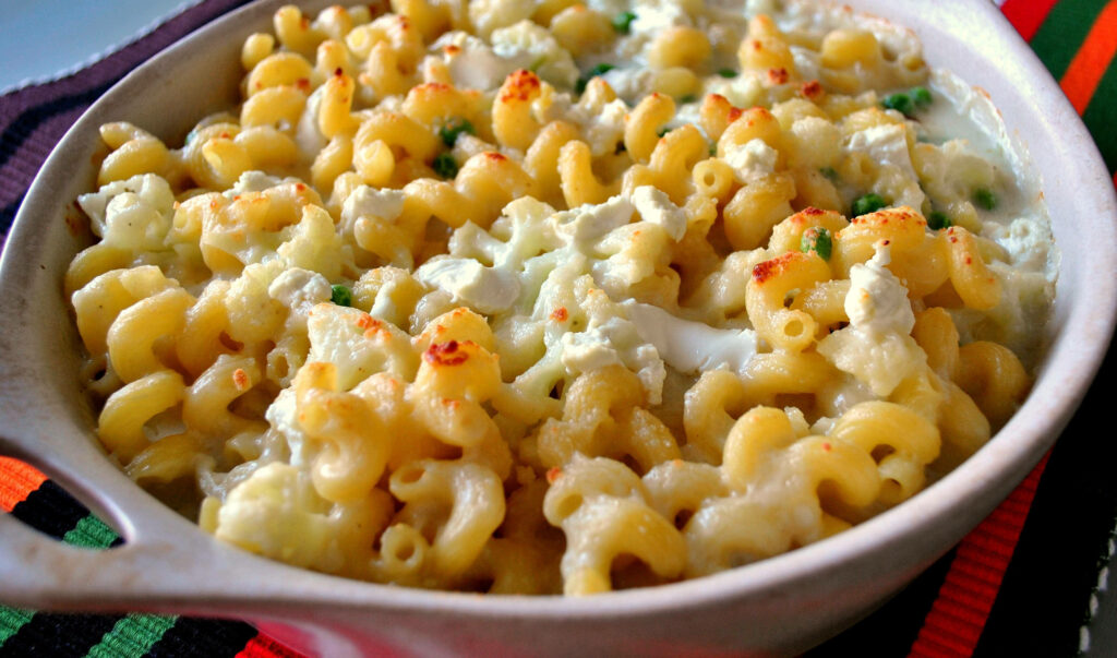 Delicious Two-Cheese Mac and Cheese Wallpaper with Herb Garnish