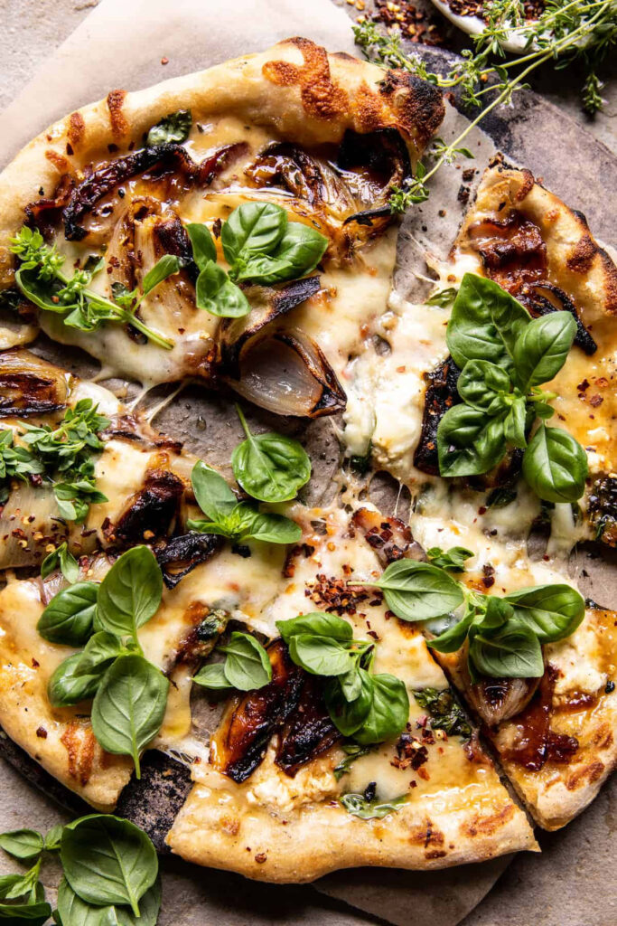 Rustic Vegetarian Pizza Wallpaper: Fresh Basil & Vibrant Toppings