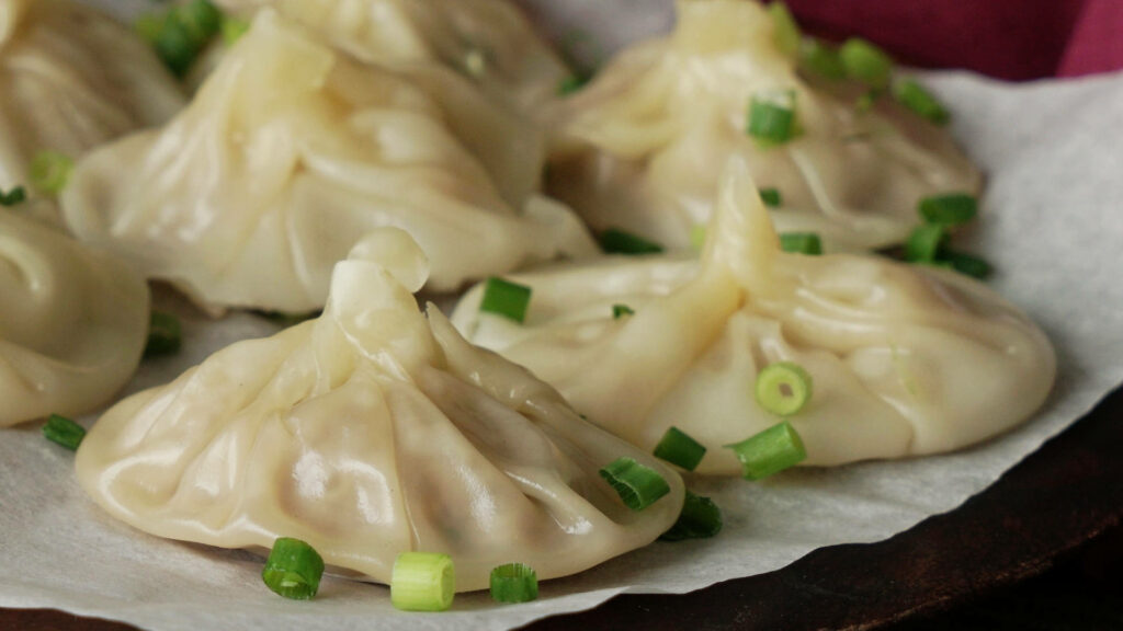 Delicious Xiaolongbao Wallpaper: Steamed Dumplings with Green Onions