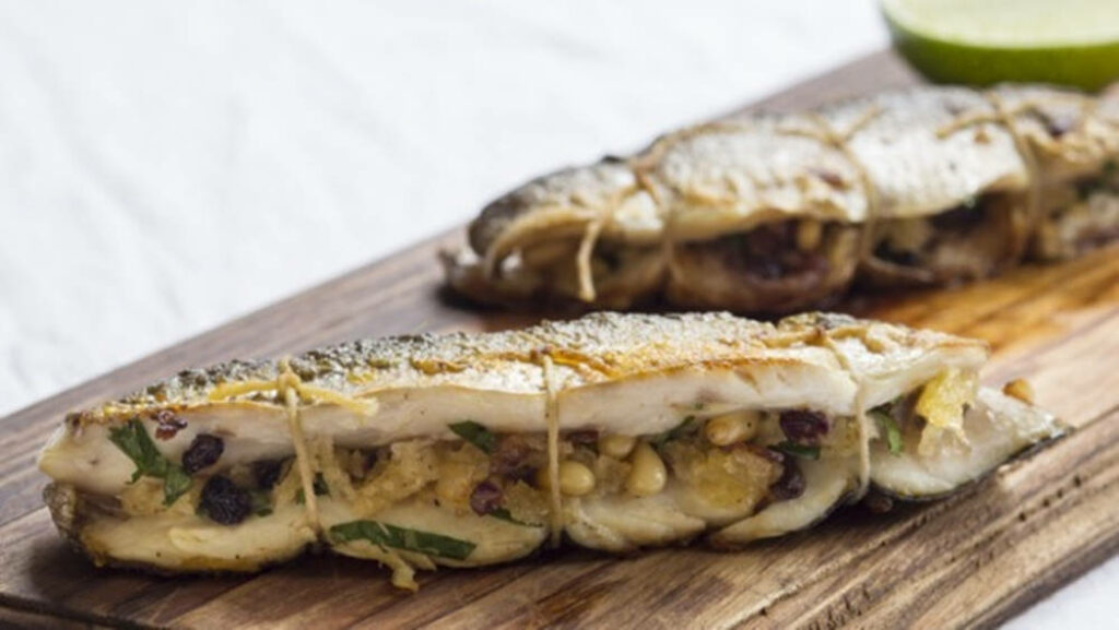 Delicious Yellow Eye Mullet Wallpaper: Rustic Grilled Seafood Delight