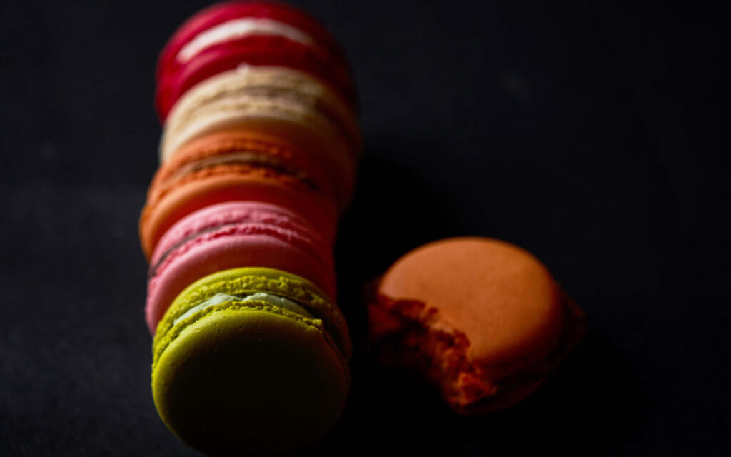 Mouthwatering Vanilla and Chocolate Delights in a Vibrant 4K Cookie Background. Wallpaper