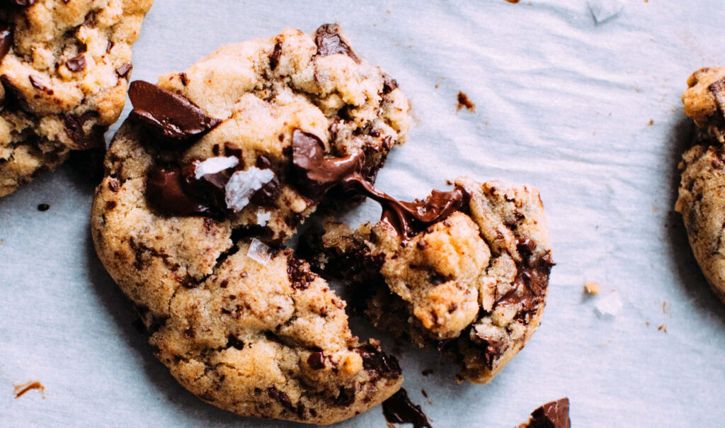 Delicious Chocolate Surprise: A Mouth-Watering Cookie Creation on a Minimalistic Background Wallpaper