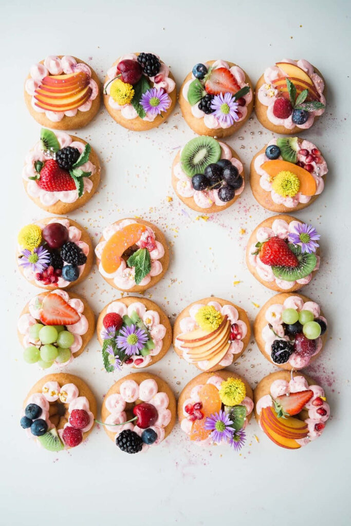 Visually Captivating Spring Dessert: Bursting with Fresh Berries and Delicate Floral Accents, A Tempting Treat for Sunny Gatherings! Wallpaper