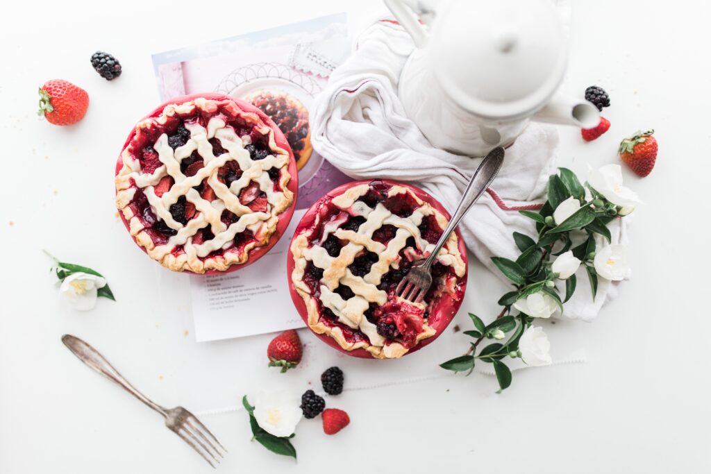 Delightful Berry Pie Wallpaper with Lattice Crusts & Floral Accents