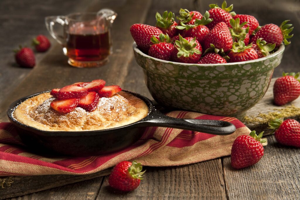 Delightful Cake Wallpaper: Sugary Plate & Fresh Strawberries