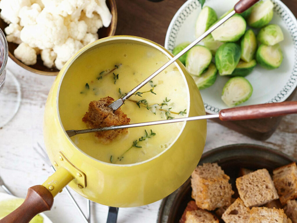 Cozy Wallpaper: Creamy Cheese Fondue with Veggies & Crispy Bread
