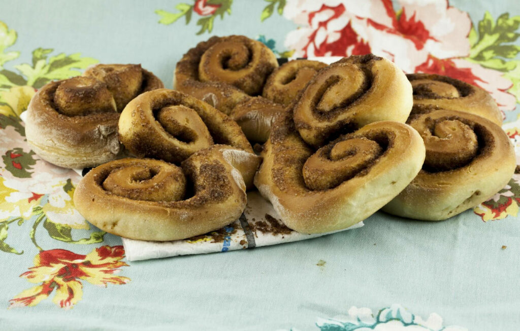Colorful Floral Wallpaper with Freshly Baked Cinnamon Rolls Design