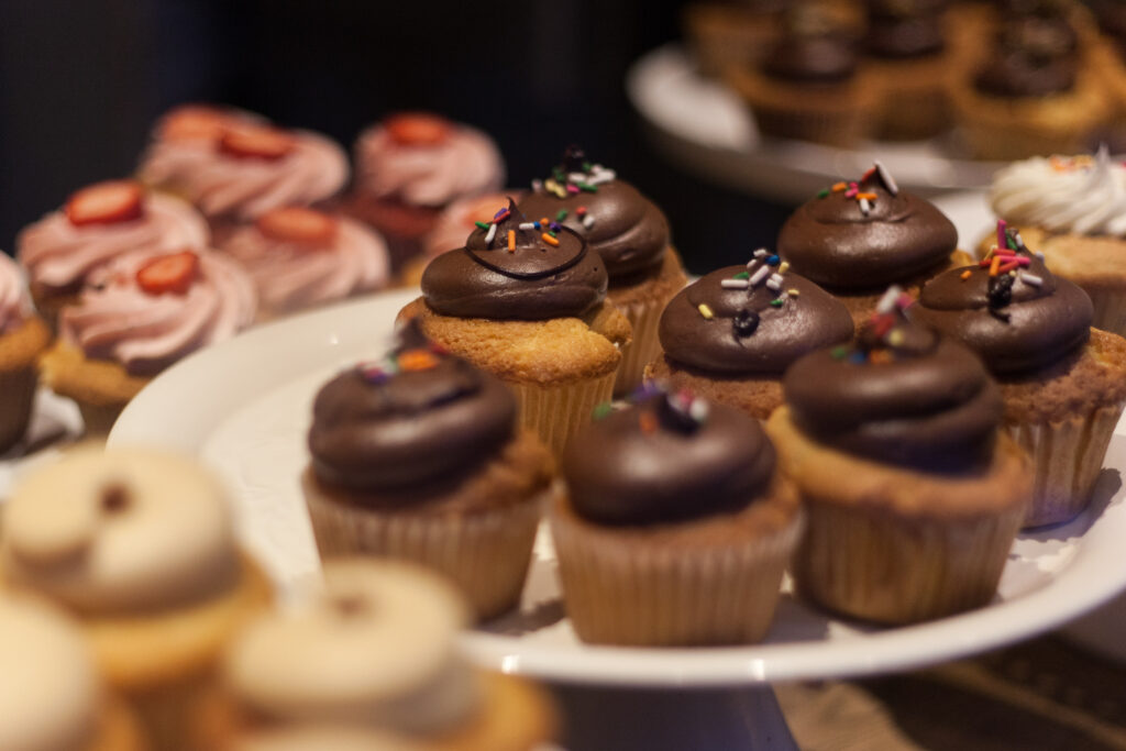 Delicious Cupcake Wallpaper: Rich Frosting & Colorful Sprinkles
