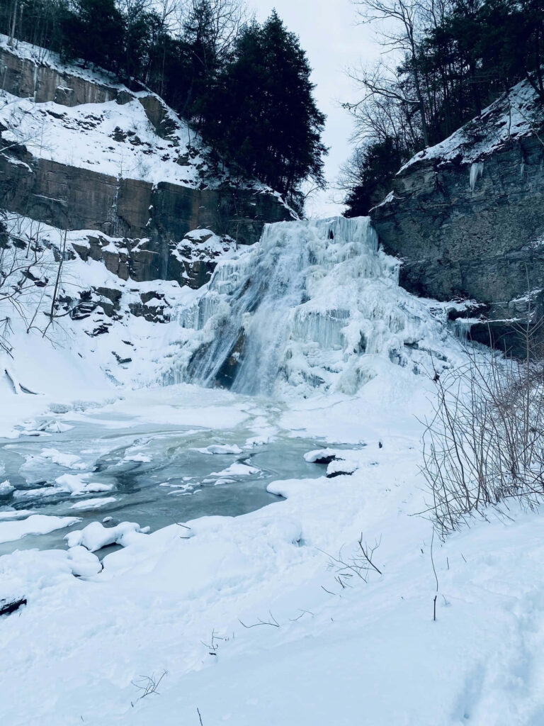 Delphi Falls Winter Wallpaper: Serene Snowy Beauty Background