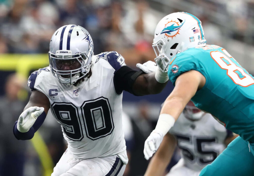 Demarcus Lawrence In Action - Dynamic Football Wallpaper Background