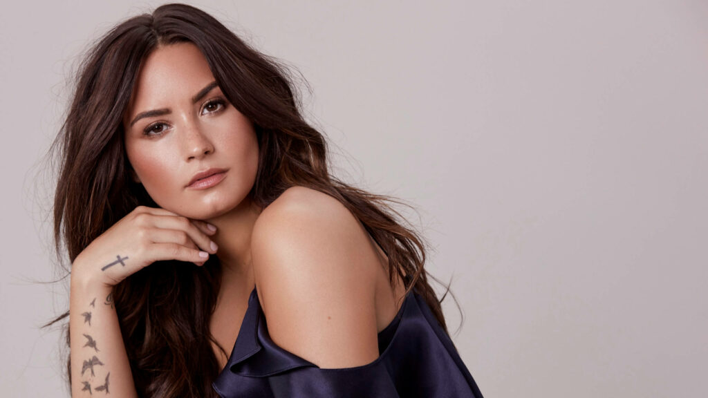 Demi Lovato Gray Wallpaper: Stylish Long Hair & Confident Pose