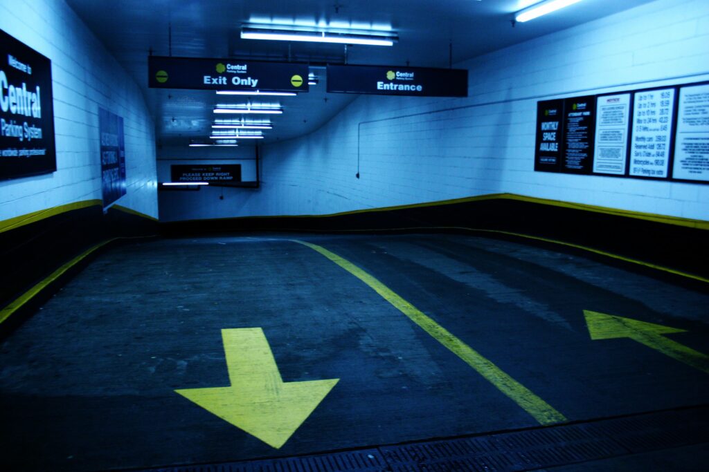 Urban Parking Wallpaper: Dimly Lit NYC with Directional Signage