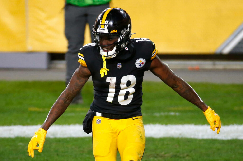 Diontae Johnson Pittsburgh Steelers full game action intense football wallpaper background