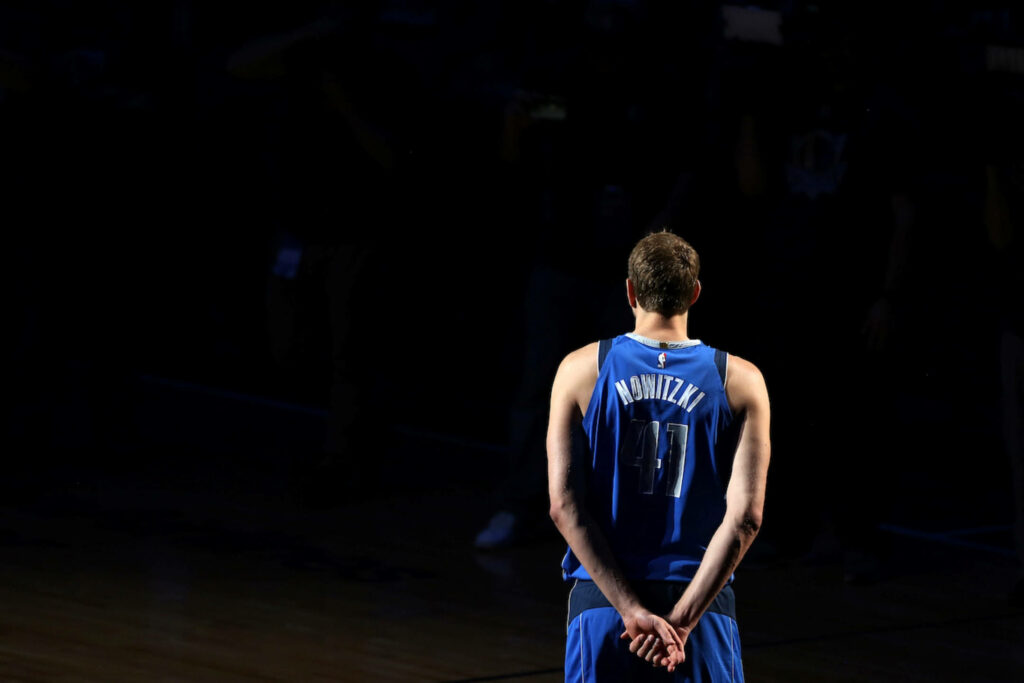 Dirk Nowitzki Dallas Mavericks final game spotlight basketball court wallpaper background
