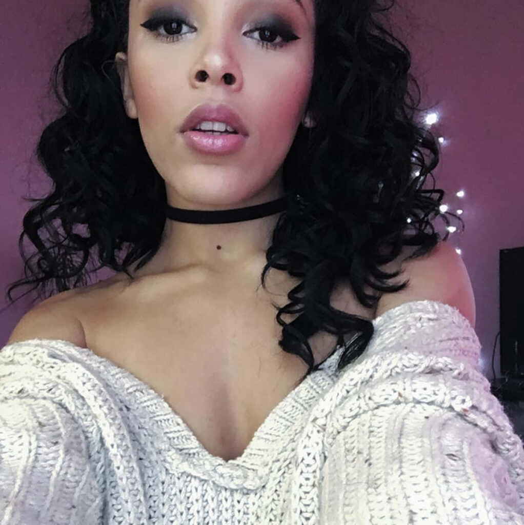 Doja Cat Stylish Wallpaper: Cozy Off-Shoulder Sweater Vibes