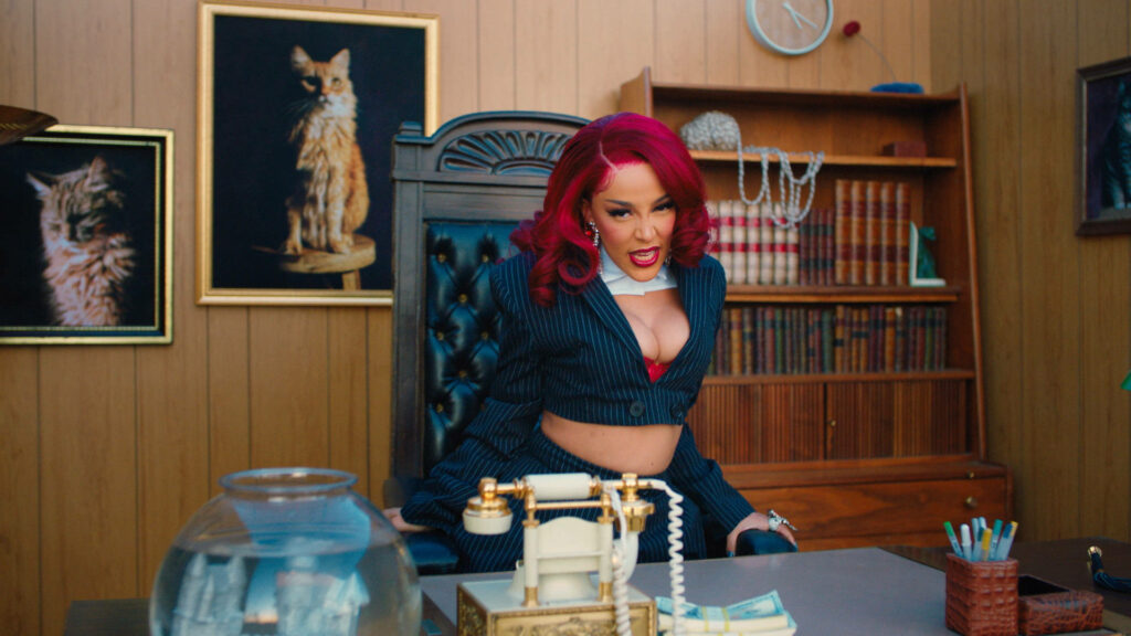 Doja Cat as Boss: Stylish Office Wallpaper with Cat Decor