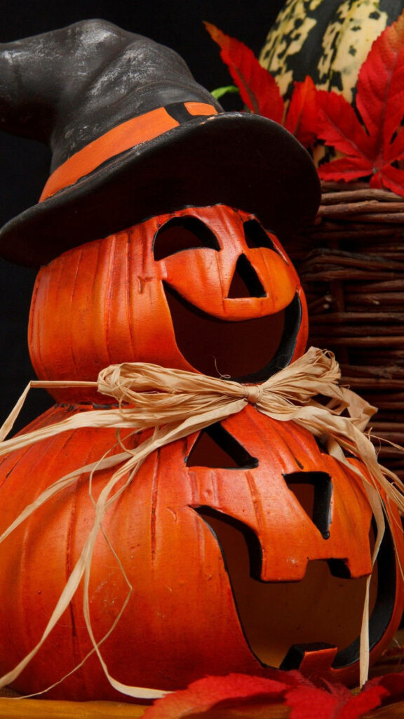Glowing Grins: A Spooky Stacked Pumpkin Wallpaper for Your Halloween Phone