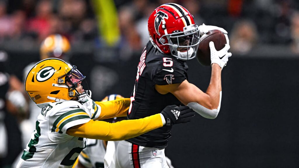 Drake London makes a spectacular catch for Falcons against Packers in intense NFL action background Wallpaper
