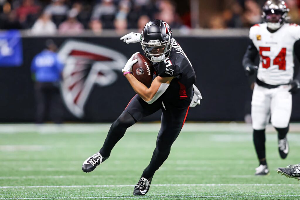 Drake London Atlanta Falcons catching football in stadium with black and red team colors wallpaper