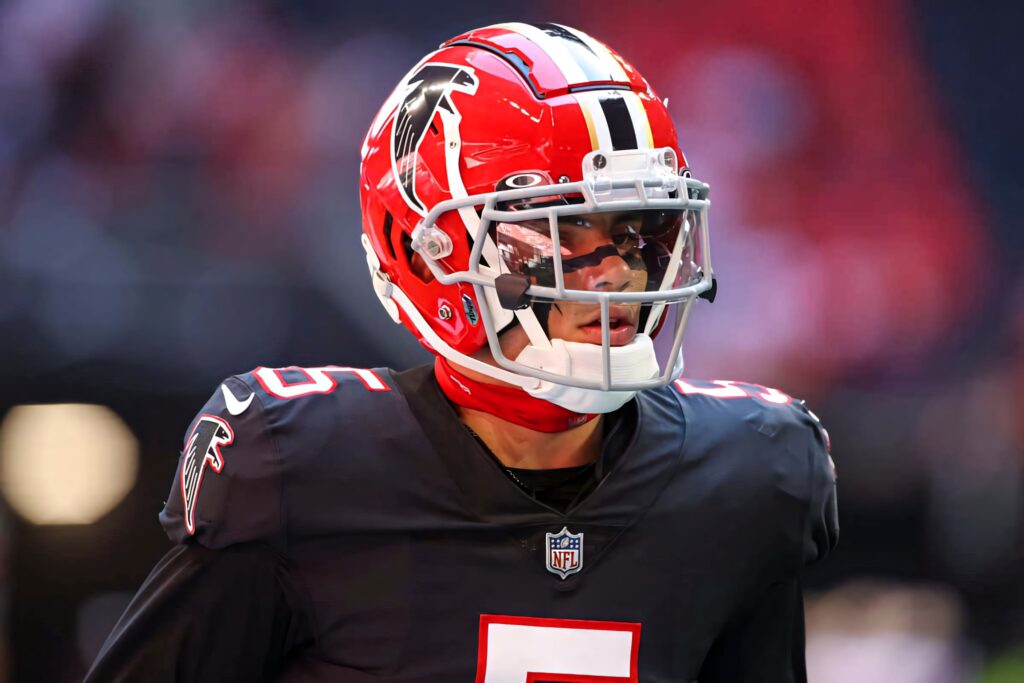 Drake London Atlanta Falcons focused in red helmet black uniform intense game day action wallpaper