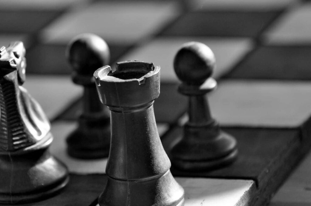 Dramatic Black and White Chess Battle Wallpaper - Intense Strategy