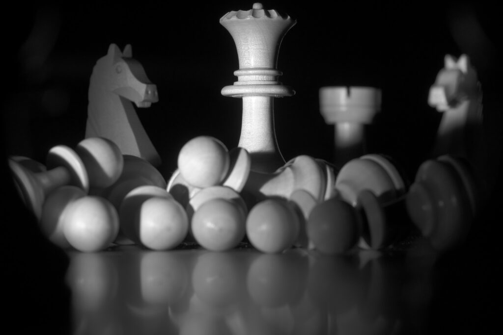 Stunning Black and White Chess Wallpaper: Strategic Game Art