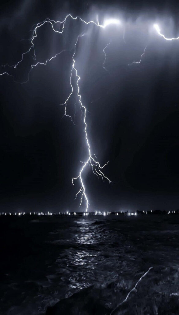 Striking Black and White Lightning Bolt Wallpaper: Stormy Ocean Scene