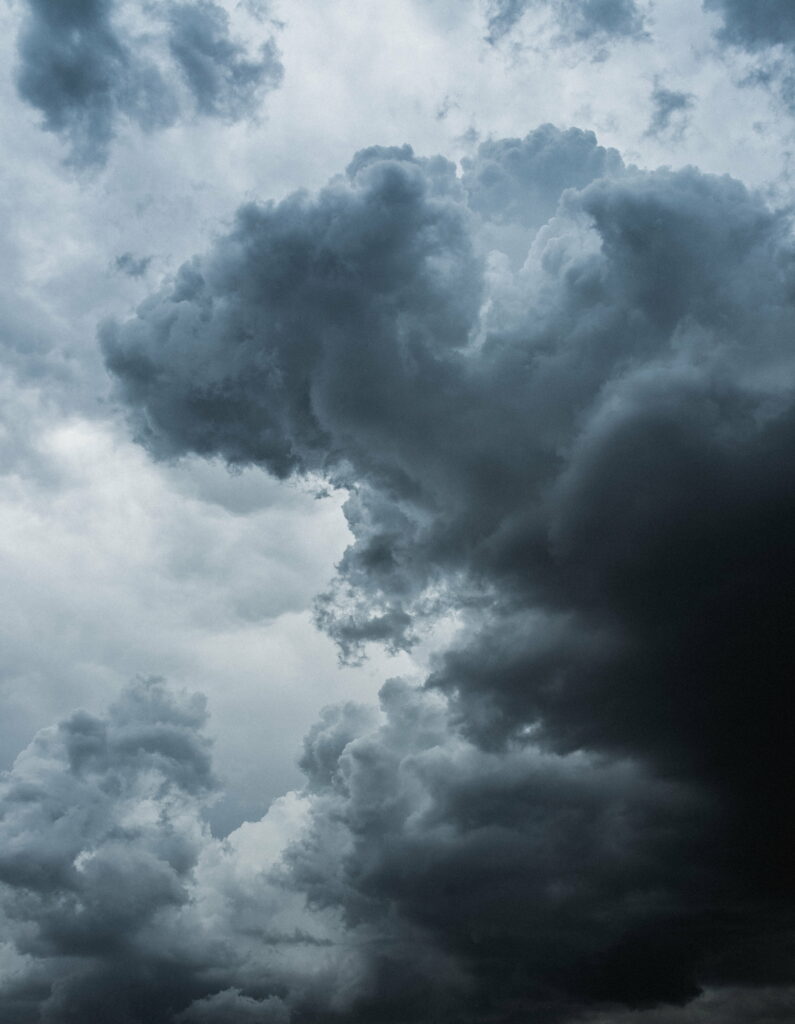 Dramatic HD Wallpaper: Dark Cumulus Clouds Background