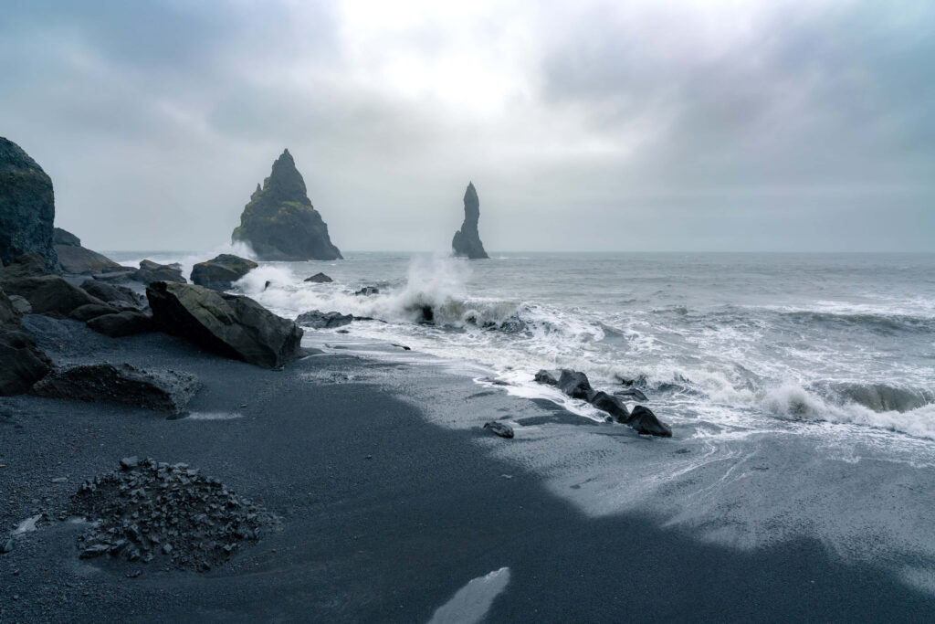Dramatic Icelandic Beach Wallpaper: Volcanic Sand & Ocean Waves