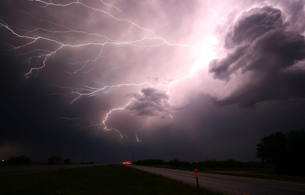 Dramatic Lightning Storm HD Wallpaper - Nature's Night Sky Power