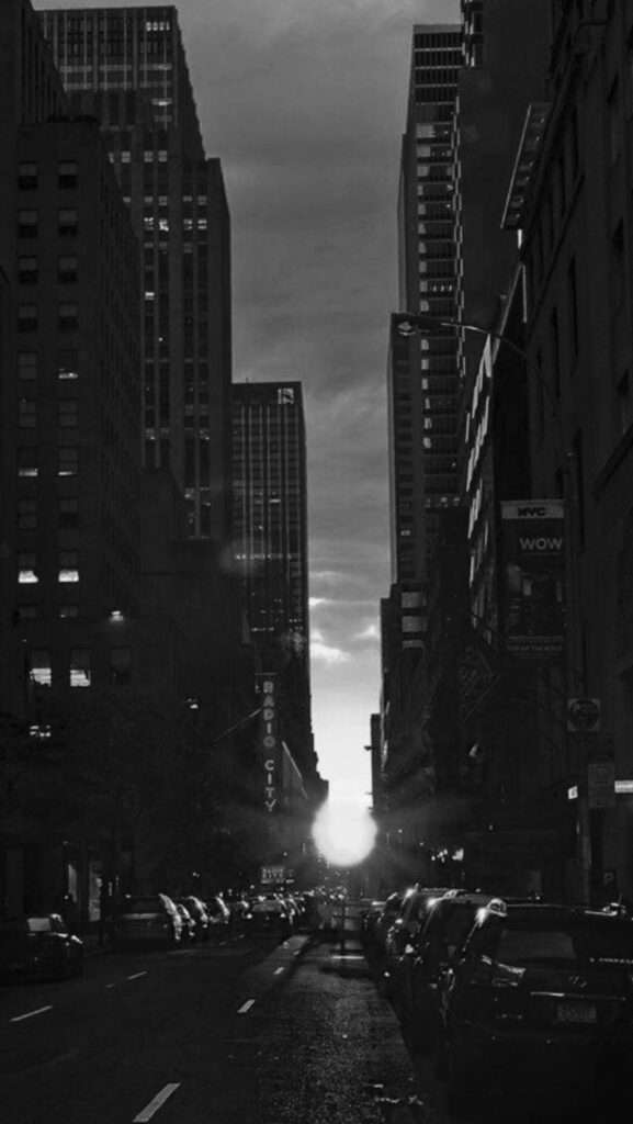 Dramatic Monochrome Cityscape Wallpaper: Urban Ambiance Unleashed