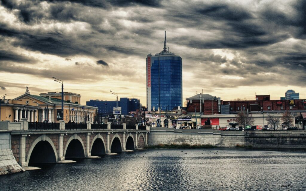 Stunning Russian City Wallpaper: River, Bridge & High-Rise Contrast