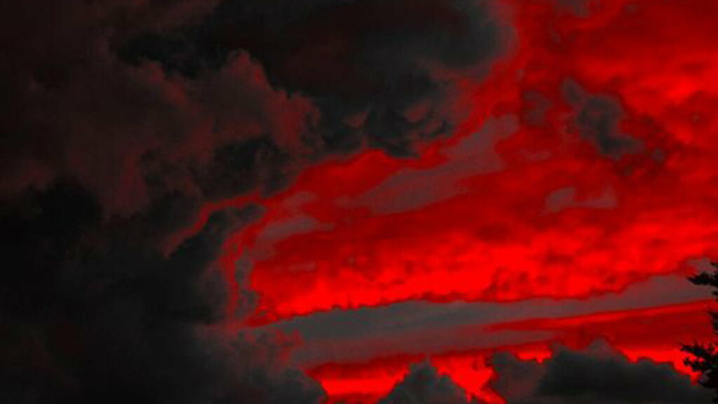 Captivating Red and Black Cloudy Sky Wallpaper Background