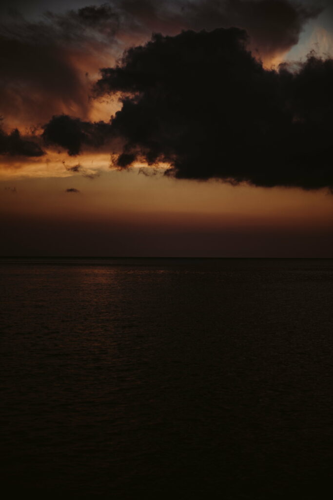 Dramatic Twilight Sea View Wallpaper: HD Ocean Reflection