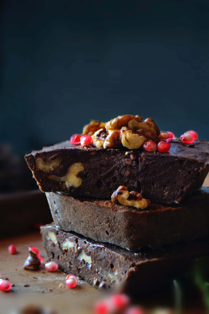 Dessert Delights: Tempting Chocolate Cake Slices Adorned with Caramel and Fruity Delights! Wallpaper