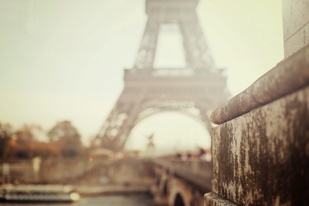 Dreamy Eiffel Tower Wallpaper with Bokeh Effect & Stone Railing
