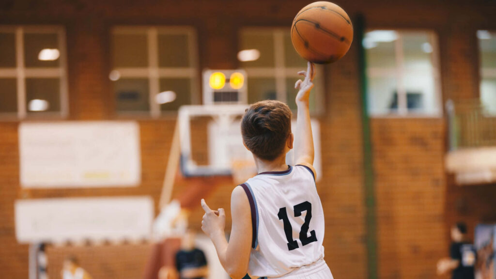 Dynamic 2560×1440 Basketball Player Layup Wallpaper Background