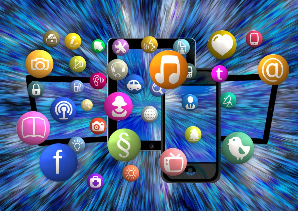 3D wallpaper of social network structure with floating Facebook Twitter icons and smartphones