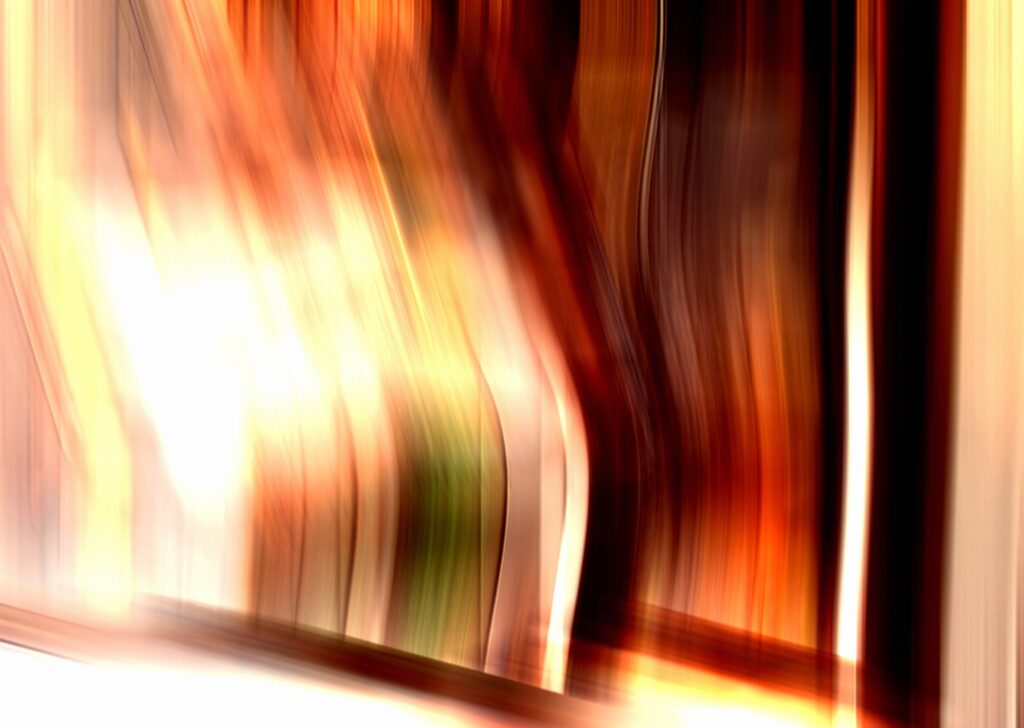 Dynamic Warm Color Waves Wallpaper - Abstract Molten Design