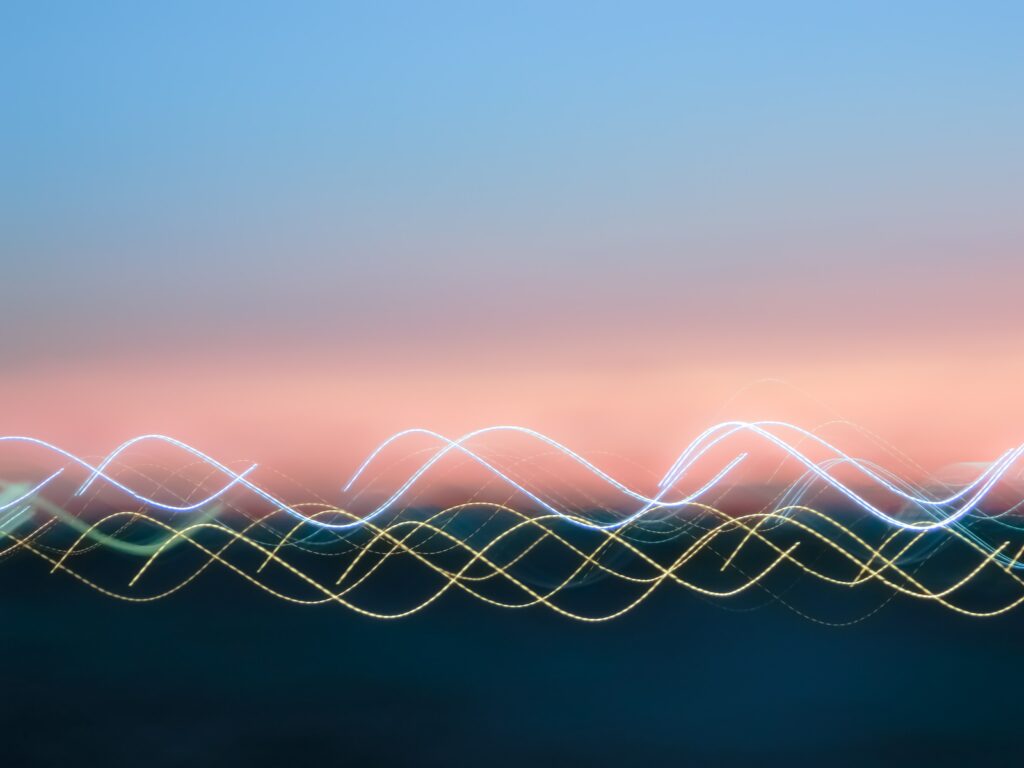 Dynamic Abstract Wallpaper: Wavy Light Trails on Gradient Background