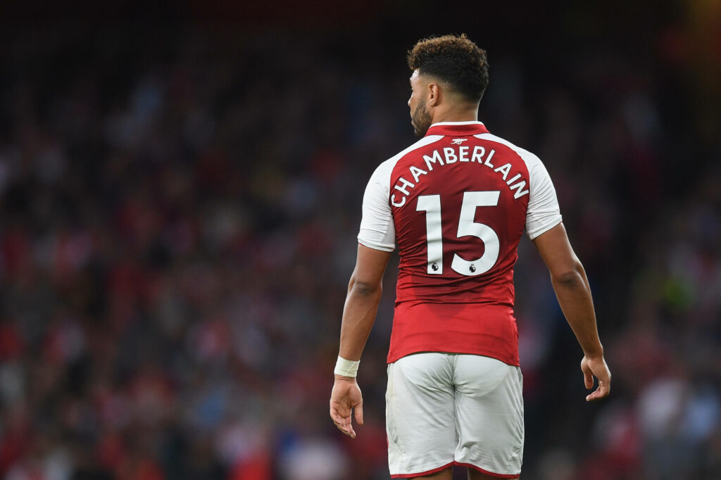 Dynamic Arsenal Wallpaper: Oxlade-Chamberlain in Action (No. 15)