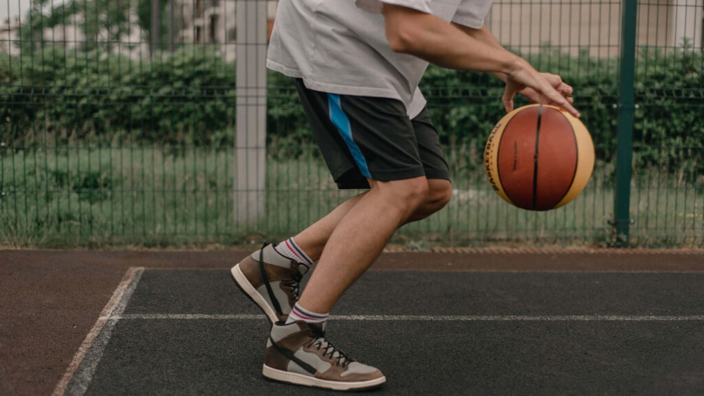 Dynamic Basketball Player Wallpaper: Energy & Athleticism in Nature