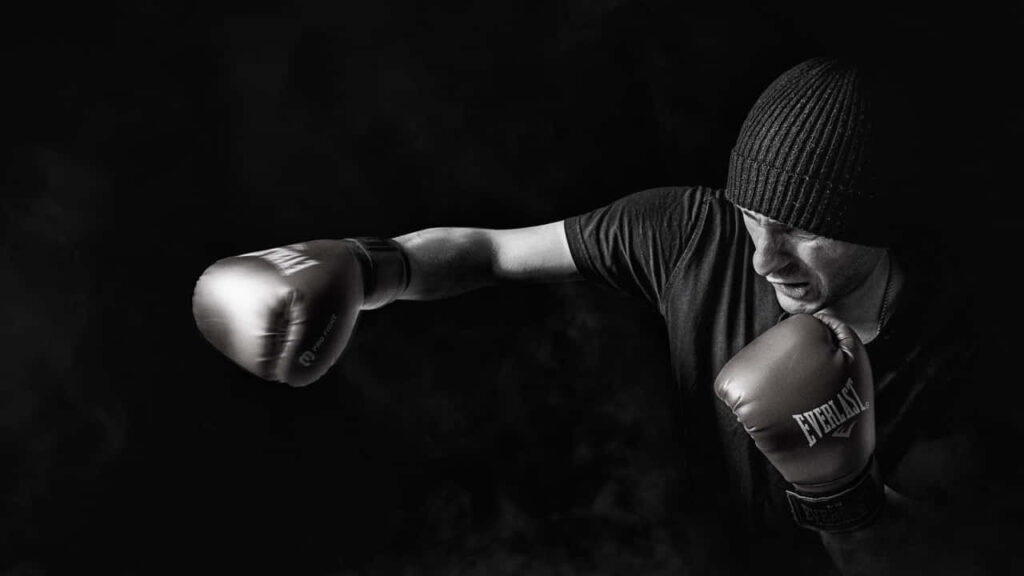 Dynamic Black-and-White Boxer Wallpaper for Sports Enthusiasts