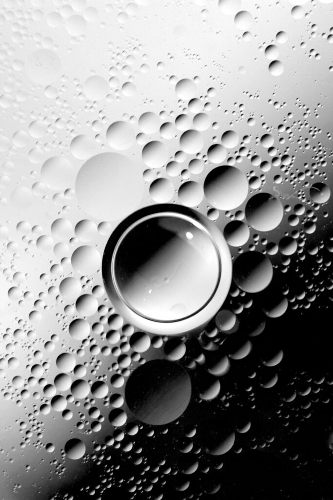 Dynamic Black and White Bubble Wallpaper - Abstract Grayscale Background