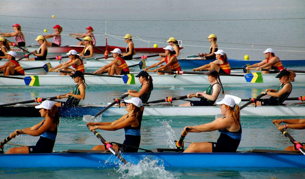 Dynamic Teamwork Wallpaper: Rowers Navigating the Sea Together