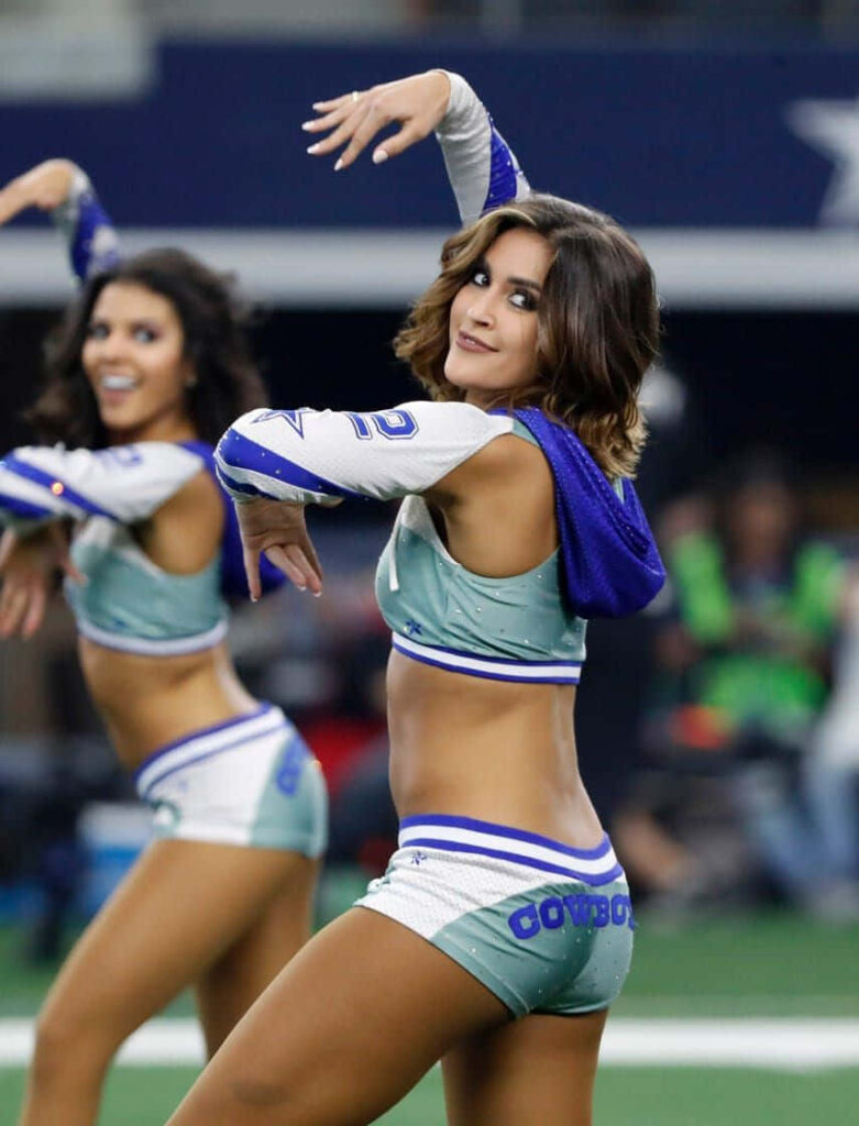 Dynamic Cheerleading Squad: Energetic & Precise Performance Wallpaper